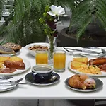 The Hendrick Smithfield 4*