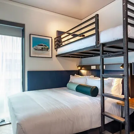 Отель The Hendrick Smithfield