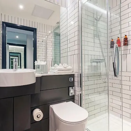 Отель The Hendrick Smithfield