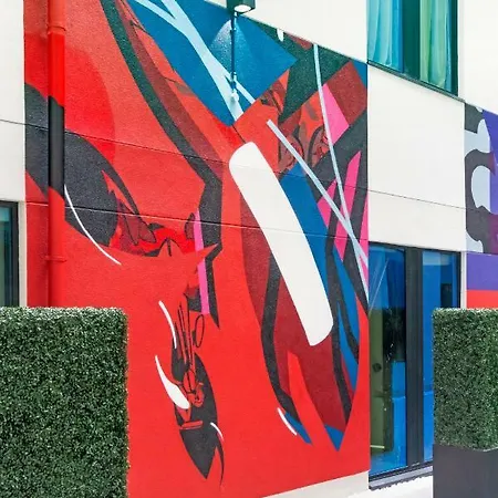 Отель The Hendrick Smithfield