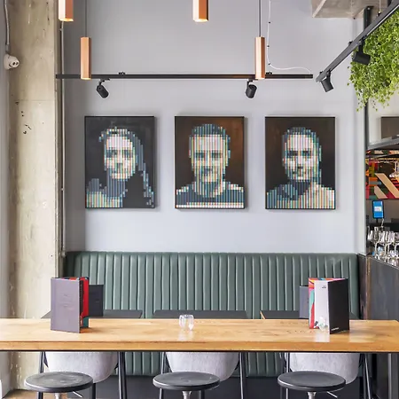 The Hendrick Smithfield 4*