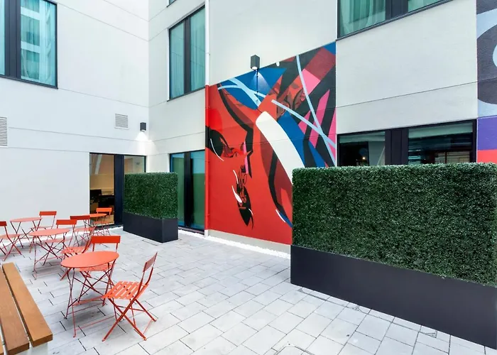 The Hendrick Smithfield Otel