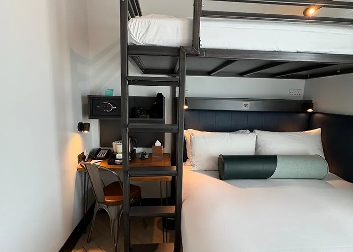 The Hendrick Smithfield 4*