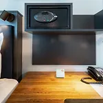 Отель The Hendrick Smithfield 4*